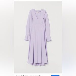 H&M V-neck light purple dress. Size XS. Medium length.